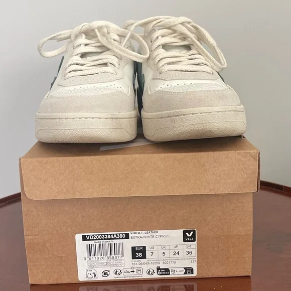 Veja V-90 Sneakers in Extra-White Cypress in Size 38 - Picture 4 of 10